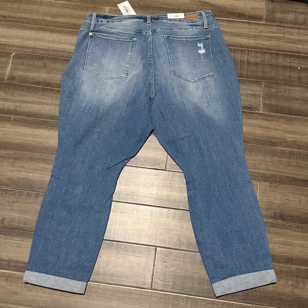 New Judy Blue Boy Toy Light Wash High Rise Cuffed Boyfriend Distressed Jeans - Picture 5 of 14